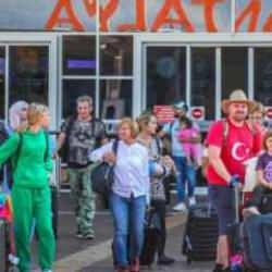 Antalya'ya gelen her 4 turistten 2'si, Rus ve Alman