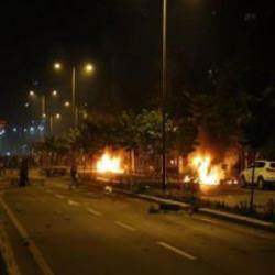 Batman'da polise molotoflu ve havai fişekli saldırı!