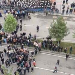 Batman&rsquo;da polise taş atan gruba m&uuml;dahale