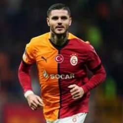 Icardi sahayı sedyeyle terk etti