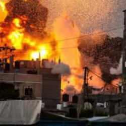 Gazze'de katliam devam ediyor: Soykırımcı İsrail Gazze’de bir evi vurdu, şehitler var!