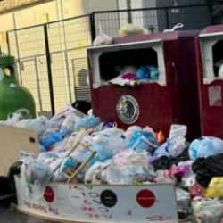 Kartal'da ara sokaklarda toplanmayan &ccedil;&ouml;plere vatandaşlar tepki g&ouml;sterdi