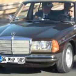 MHP lideri Bahçeli, klasik otomobili ile Ankara turu attı