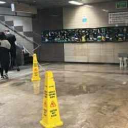 Taksim'de su borusu patladı: Metroyu su bastı