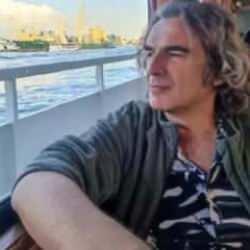 Ünlü müzik grubunun solistinden acı haber!