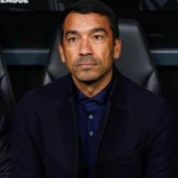 Hasan Arat açıkladı! Van Bronckhorst görevine devam edecek mi? 