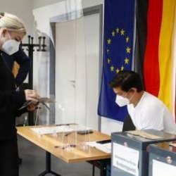 Almanya'da erken se&ccedil;im kararı: &Uuml;lke genel se&ccedil;imlere gidiyor