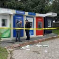 ATM'den para çekerken boynundan silahla vuruldu