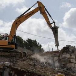 Batı Şeria&rsquo;da İsrail zulm&uuml;... &lsquo;Ruhsatsız&rsquo; dedi evini yıktı!