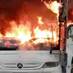 Faciadan kıl payı dönüldü! Yolcu otobüsü otoyolda alev alev yandı!