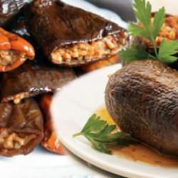 Gaziantep ve Ege mutfağını evinize taşıyın: Parmak yeme garantili! Ekşili kuru dolma nasıl yapılır? 