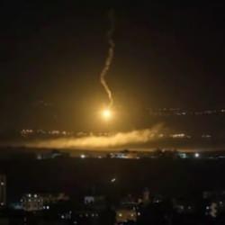 İsrail Suriye'yi bombaladı! Hava savunma sistemleri karşılık verdi