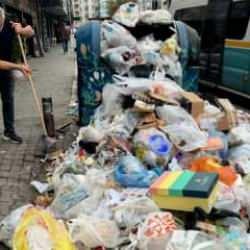 İzmir'de &ccedil;&ouml;p dağları: Vatandaş isyan etti!