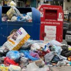 Sokaklarda çöp yığınları oluştu! Vatandaş isyan etti