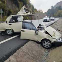 Kazada otomobil hurdaya d&ouml;nd&uuml;!