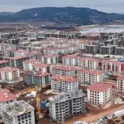 Türkiye'nin en büyük şantiyesinde binalar yükselmeye devam ediyor