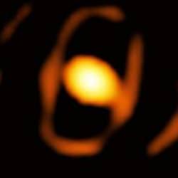 İlk kez bir yıldız bu kadar yakın görüntülendi: Güneşten 2 bin kat daha büyük!