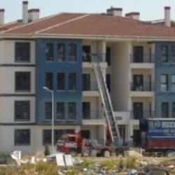 Depremzedeler kısa s&uuml;rede inşa edilen konutlarına yerleşiyor