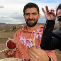 K&ouml;yl&uuml;ler, &lsquo;&Ccedil;i&ccedil;ekten para mı kazanacaksın&rsquo; diye g&uuml;ld&uuml;ler! Nusret bile m&uuml;şterisi oldu