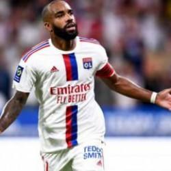 Lacazette transferinde Beşiktaş'a Real Madrid rakip oldu