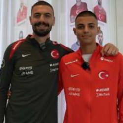Merih Demiral, 'ikizi' ile buluştu