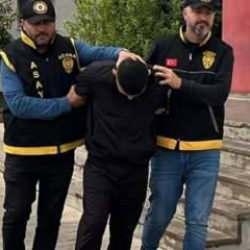 Polislere hakaret edip 'Erkekseniz, gelin beni alın' demişti: Evinden alındı