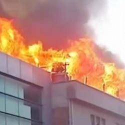 Ankara'da boya atölyesinin çatısında yangın