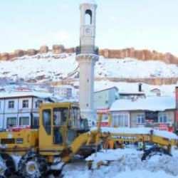 Bayburt’ta kar kalınlığı 80 santimetreyi buldu