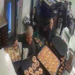 ‘Dışarısı çok soğuk’ diyerek girdiği dükkandan telefon ve 10 bin TL çaldı