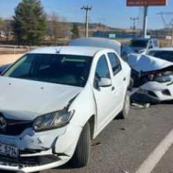 Diyarbakır'da zincirleme kaza: 2'si ağır 8 yaralı