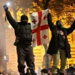 Gürcistan'da AB gerilimi: Polisten göstericilere sert müdahale