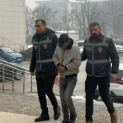 Hırsız &uuml;&ccedil; eve dadandı! Ziynet eşyalarını &ccedil;aldığı belirlendi