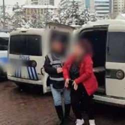 Hırsızlıktan 10 yıl h&uuml;k&uuml;m giymişti! Firari gen&ccedil; kadın yakalandı