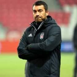 İstifa edecek mi? Van Bronckhorst açıkladı