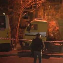 Kontrolden çıkan İETT otobüsü park halindeki kamyona çarptı