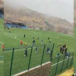 Malatya'daki amatör maçta kavga! 1 futbolcu başından yaralandı