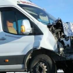 Öğretmenleri taşıyan minibüs kaza yaptı: 14 yaralı