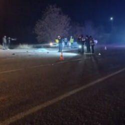 Feci kaza: Otomobil yayalara çarptı: 2 ölü, 1 yaralı