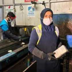 Pendik'te şaşırtan olay: Atık Ayrıştırma Bandında akıllı telefon bulundu