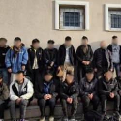 Van'da 20 d&uuml;zensiz g&ouml;&ccedil;men yakalandı