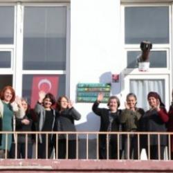 Atık malzemelerden sanata: Kemerhisar'da ev kadınları kooperatif kurdu