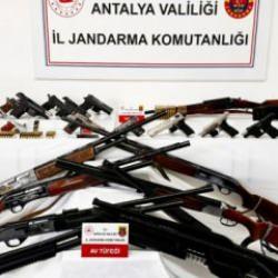 Uyuşturucu ve silah ka&ccedil;ak&ccedil;ılarına g&ouml;z a&ccedil;tırılmıyor!