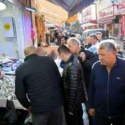Fiyatı düşen hamsi kapış kapış satılıyor