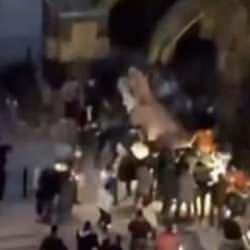 Halk sokağa döküldü, Şam'da ilk Beşar Esed heykeli yıkıldı