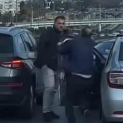 Korkunç görüntü! Bakırköy'de yumruklar konuştu