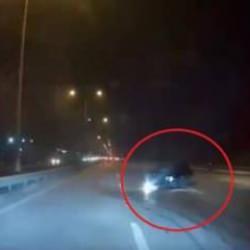 Makas atarak giden trafik magandasının kaza yaptığı anlar