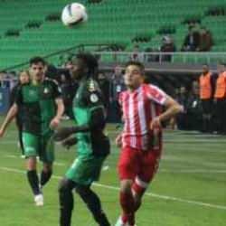 Mendy Mamadou yıldızlaştı! Sakaryaspor 3 puanı kaptı