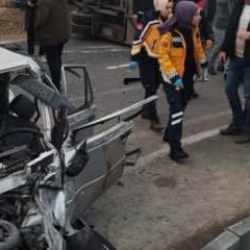 Öğrenci servisiyle otomobil çarpıştı: 1 ölü