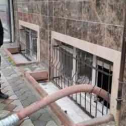 İSKİ vatandaşı isyan ettirdi: Yol çöktü, ev ve iş yerlerini su bastı!