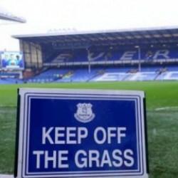 Everton - Liverpool derbisi ertelendi